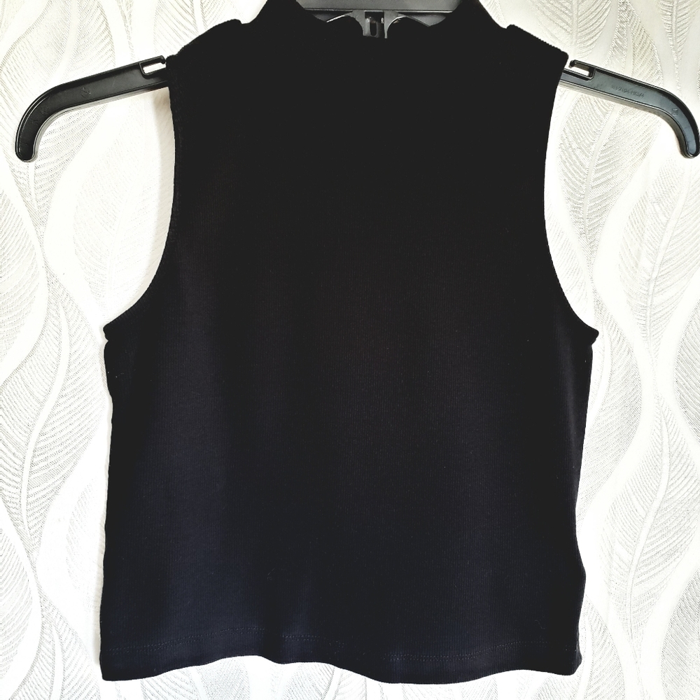 H&M Black Ribbed Back Mockneck Racerback Racerfront Crop Top